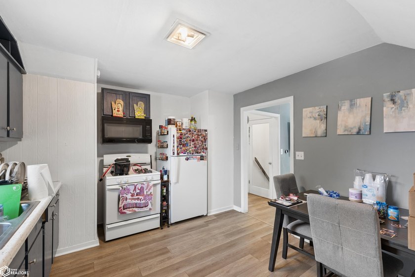 Opportunity awaits with this well-maintained duplex just moments - photo 9