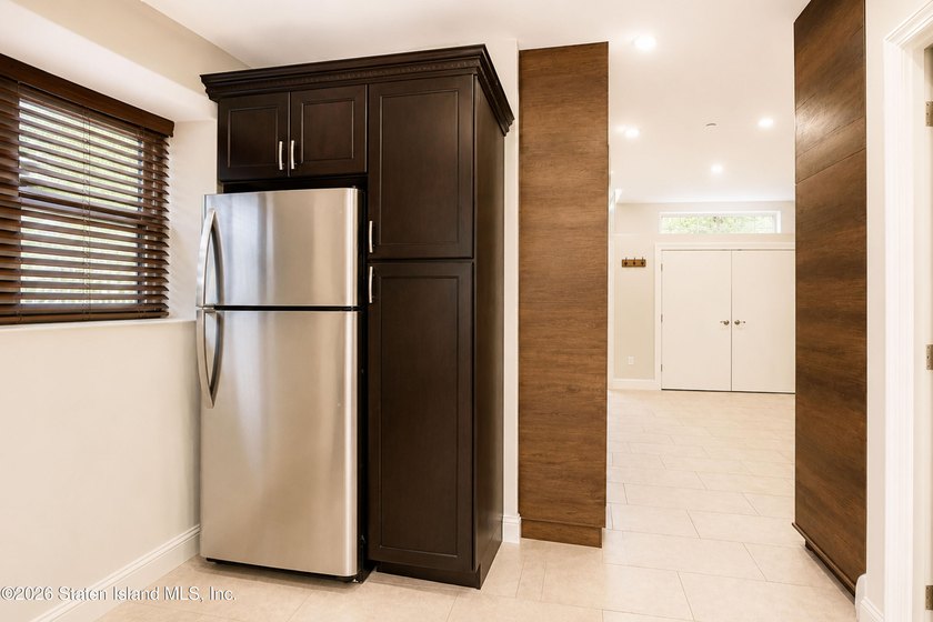 Custom built exceptional home presents an opportunity for buyers - photo 33