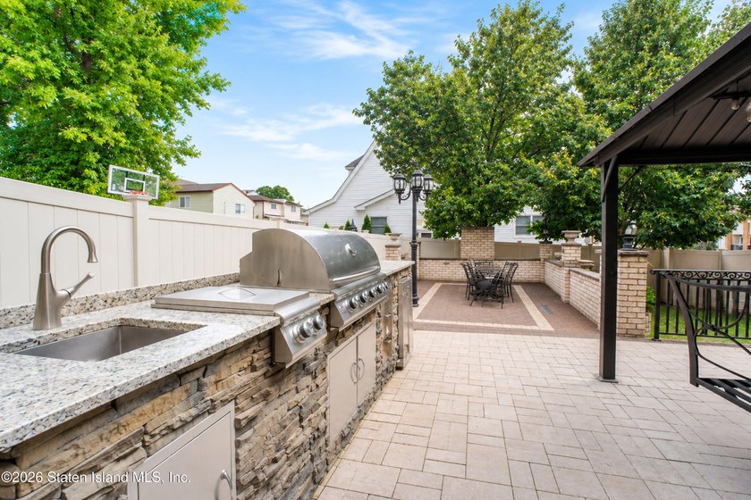 Custom built exceptional home presents an opportunity for buyers - photo 50