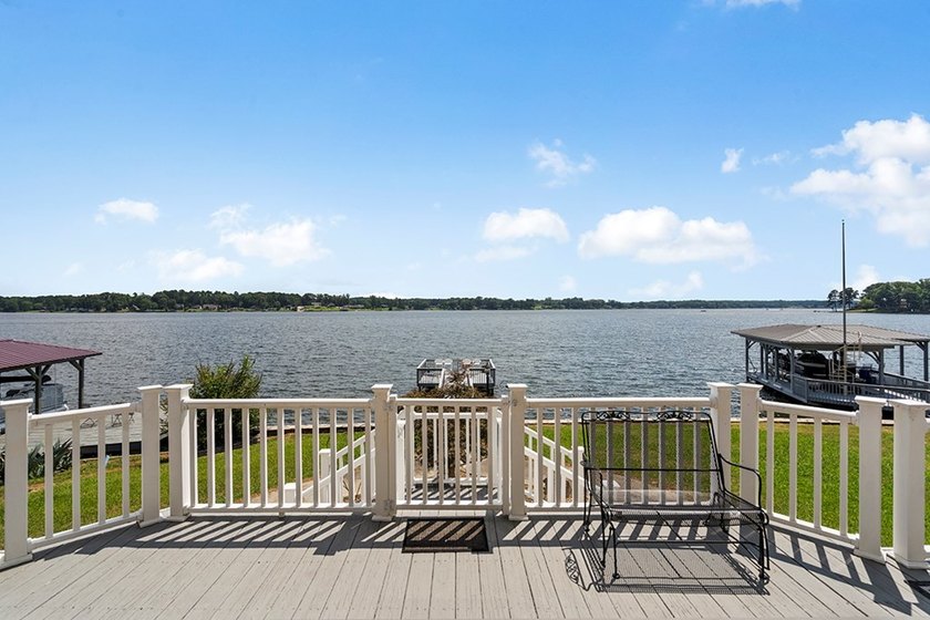This lakefront home offers breathtaking long-range views - photo 8