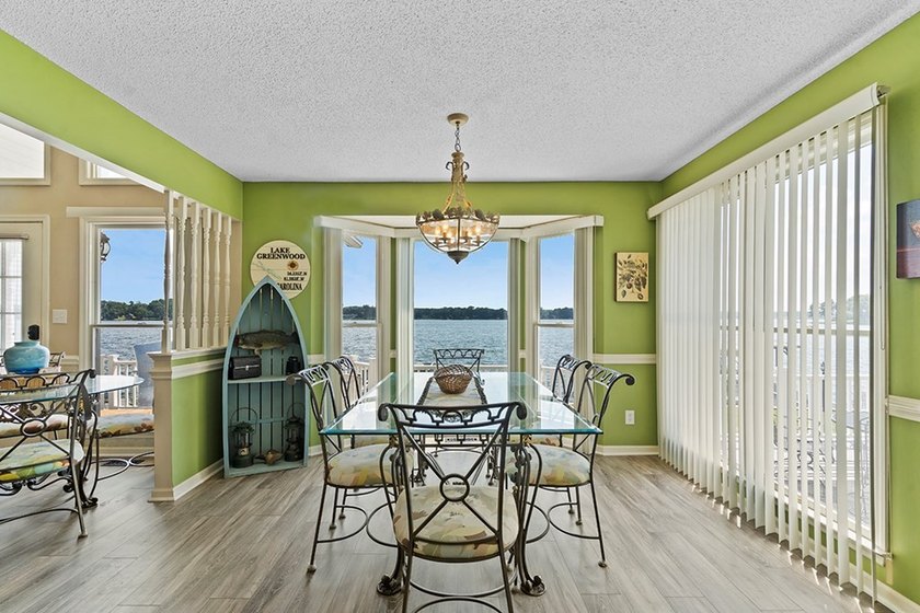 This lakefront home offers breathtaking long-range views - photo 9