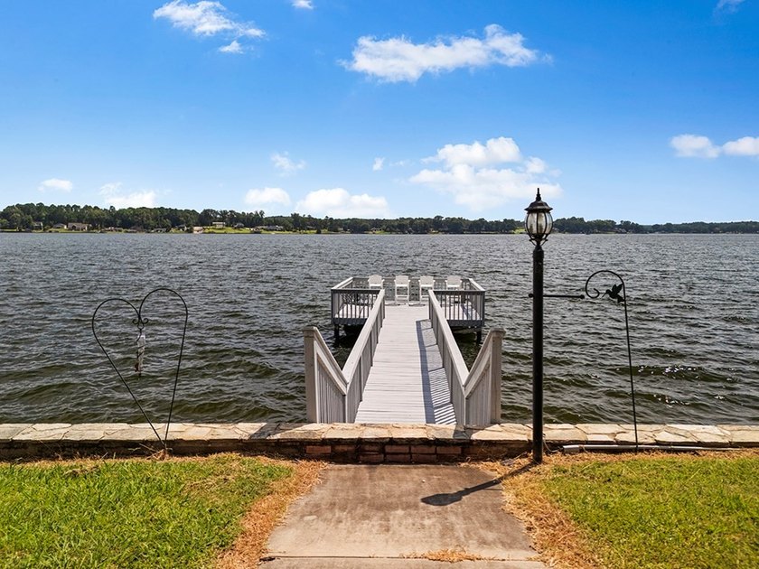 This lakefront home offers breathtaking long-range views - photo 10