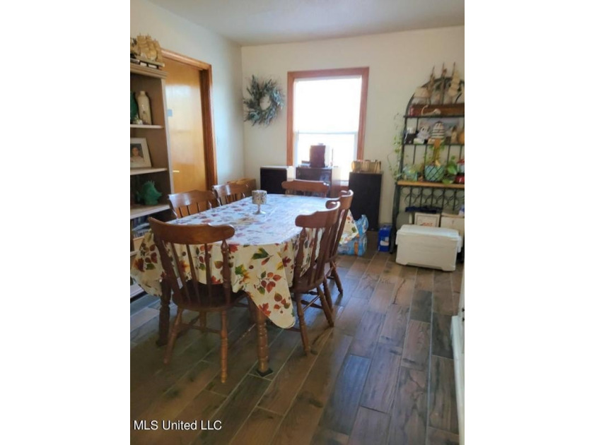 Reduced Price! Solidly-built, 1 story, Brick Home in East - photo 10