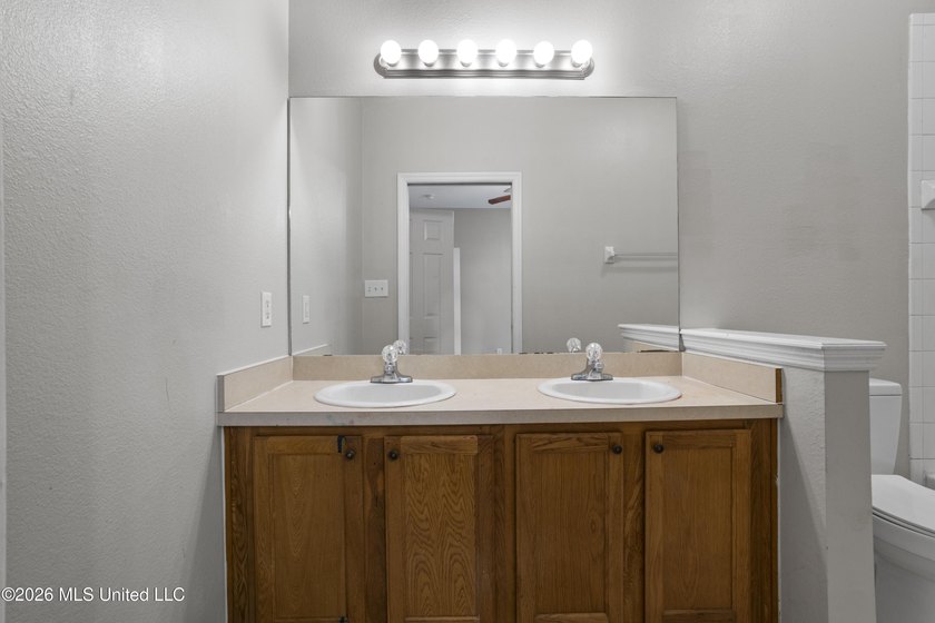 Cute as a button! Move-in ready 3 bed, 2 bath home close to - photo 16