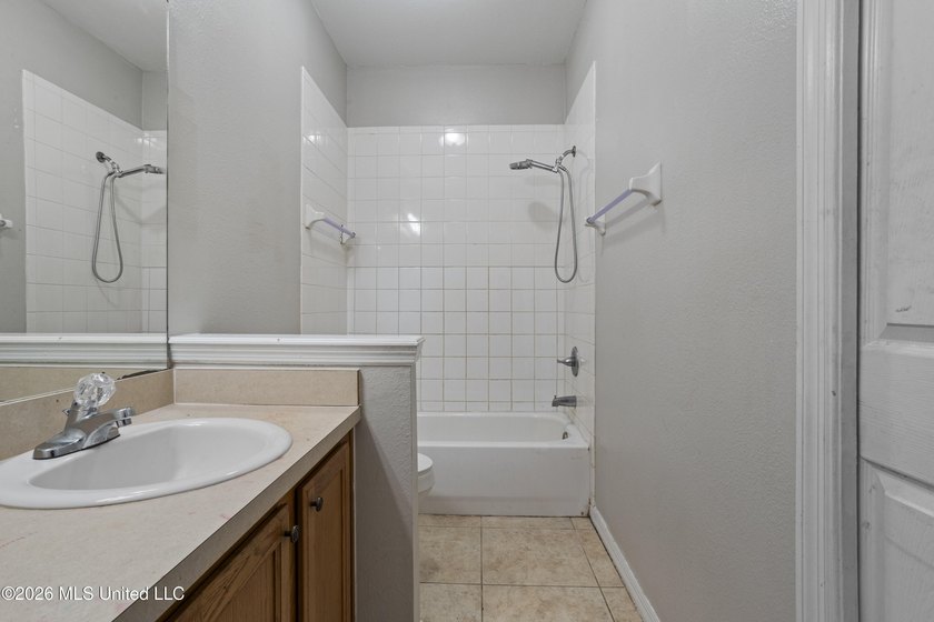 Cute as a button! Move-in ready 3 bed, 2 bath home close to - photo 17