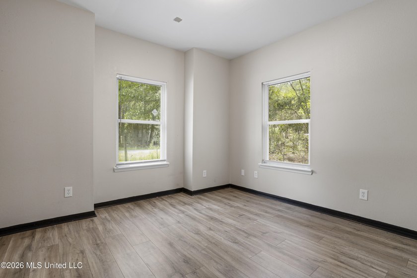 Cute as a button! Move-in ready 3 bed, 2 bath home close to - photo 19