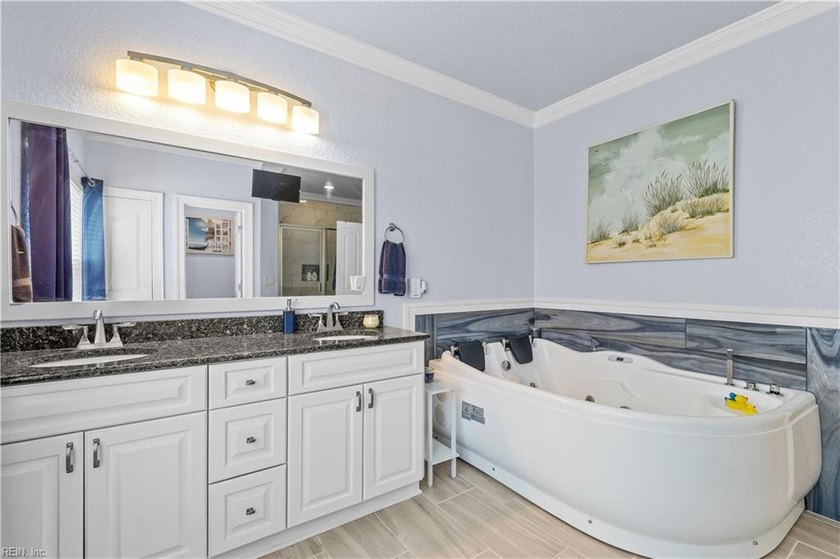 Welcome to a rare waterfront masterpiece! Exceptional &amp; secluded - photo 27