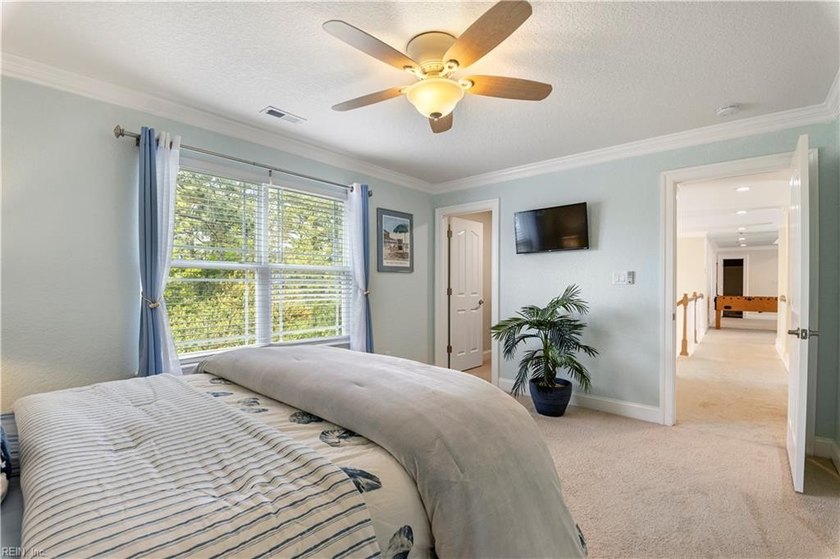 Welcome to a rare waterfront masterpiece! Exceptional &amp; secluded - photo 38