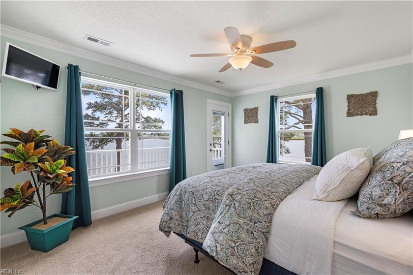 Welcome to a rare waterfront masterpiece! Exceptional &amp; secluded - photo 39