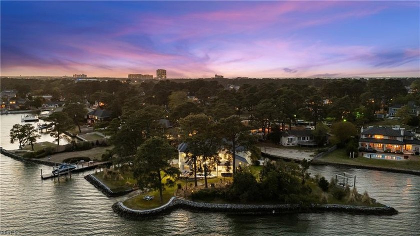 Welcome to a rare waterfront masterpiece! Exceptional &amp; secluded - photo 48
