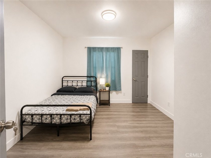 Completely Renovated Duplex with Detached ADU/Casita | Live in - photo 5