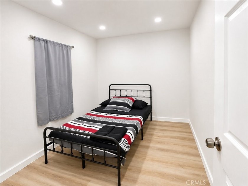 Completely Renovated Duplex with Detached ADU/Casita | Live in - photo 6