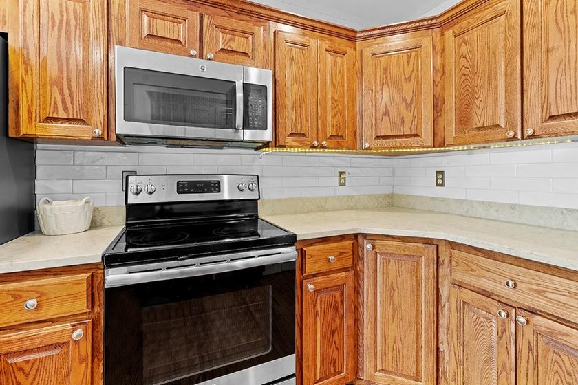 Finding a home on Lake Greenwood that offers both expansive big - photo 9