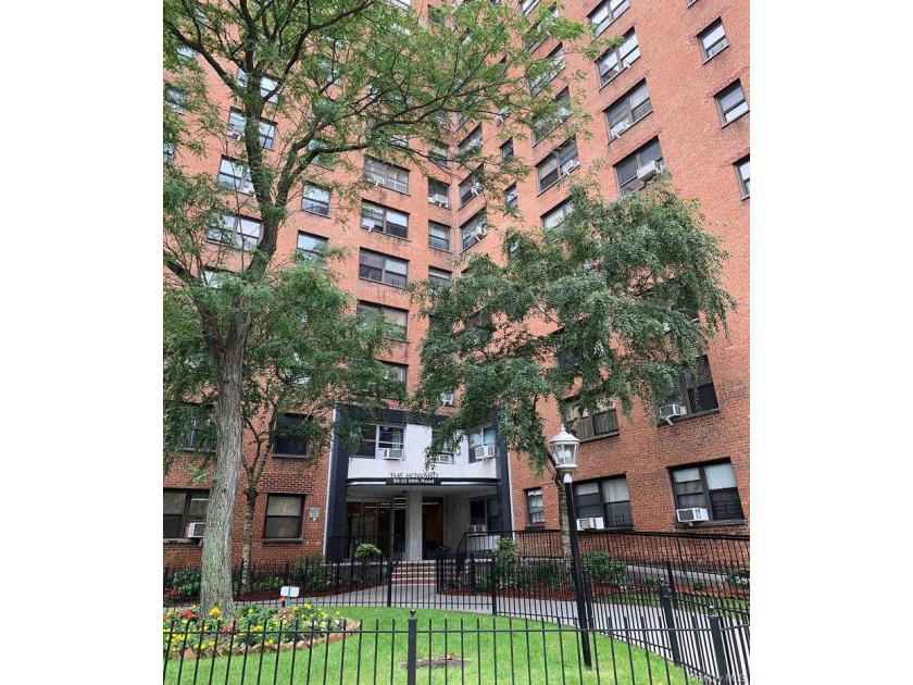Spacious 2-bedroom, 1-bath apartment in prime Rego Park location - photo 18