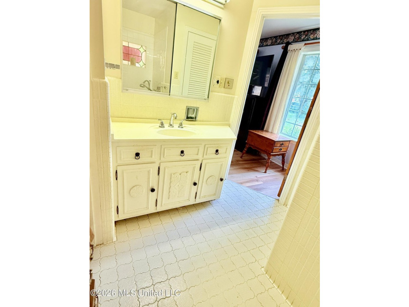 Get a glimpse of this beautiful 4 bedroom, 2.5 bath residence - photo 21