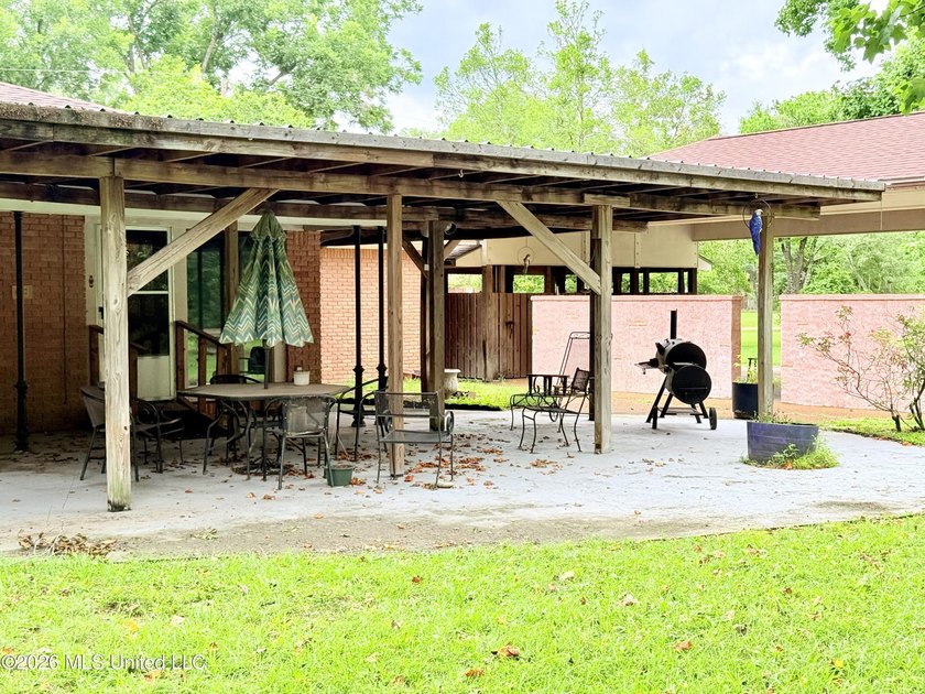 Get a glimpse of this beautiful 4 bedroom, 2.5 bath residence - photo 26