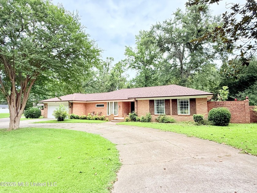 Get a glimpse of this beautiful 4 bedroom, 2.5 bath residence - photo 34