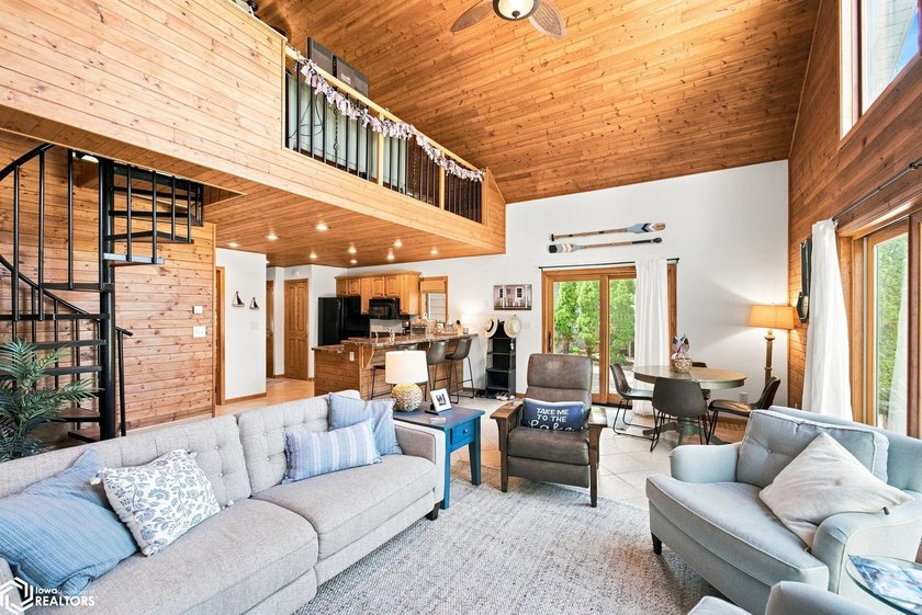 WELCOME TO YOUR PERFECT CLEAR LAKE GETAWAY!! Built in 2005, this - photo 9