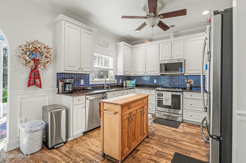 Experience coastal elegance in the sought-after Somerset Point - photo 11