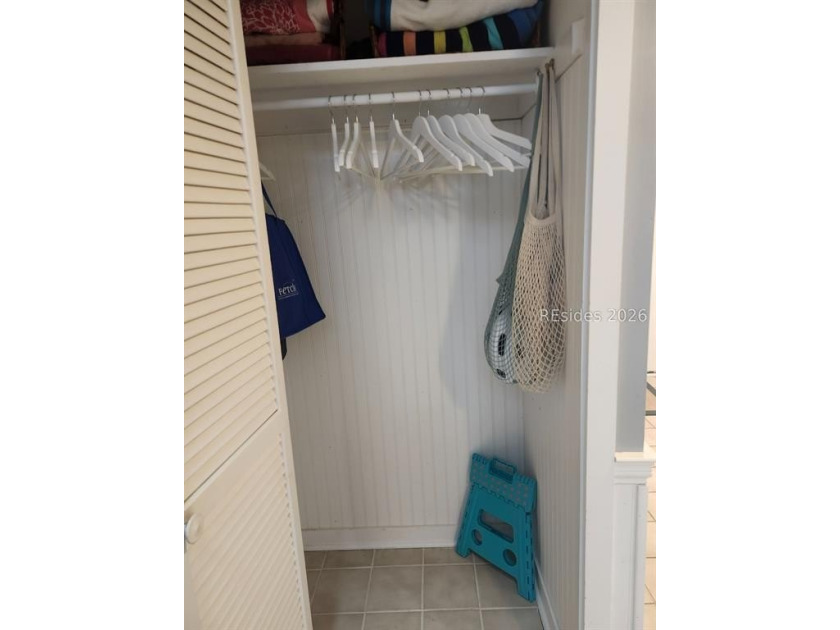Beautiful 2-bedroom, 2.5-bath townhome located in the highly - photo 14