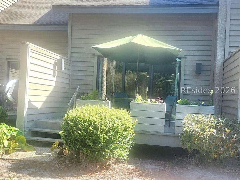 Beautiful 2-bedroom, 2.5-bath townhome located in the highly - photo 25