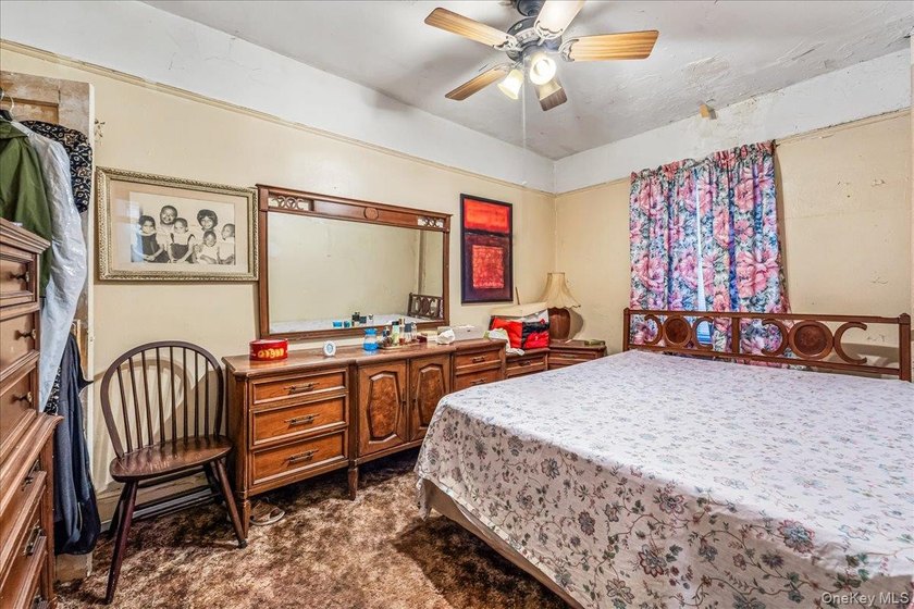 Nice 2-family home in the heart of Jamaica, featuring a - photo 9