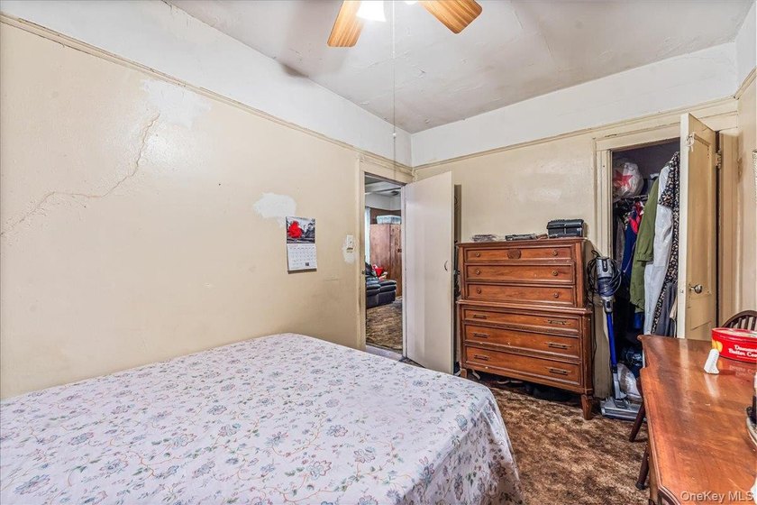Nice 2-family home in the heart of Jamaica, featuring a - photo 10