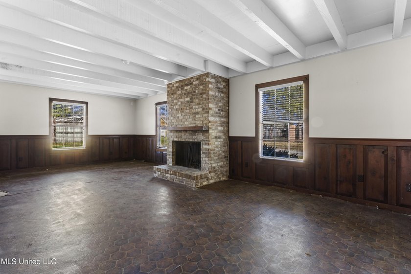 Rare opportunity to own a spacious home with an in-ground pool - photo 3