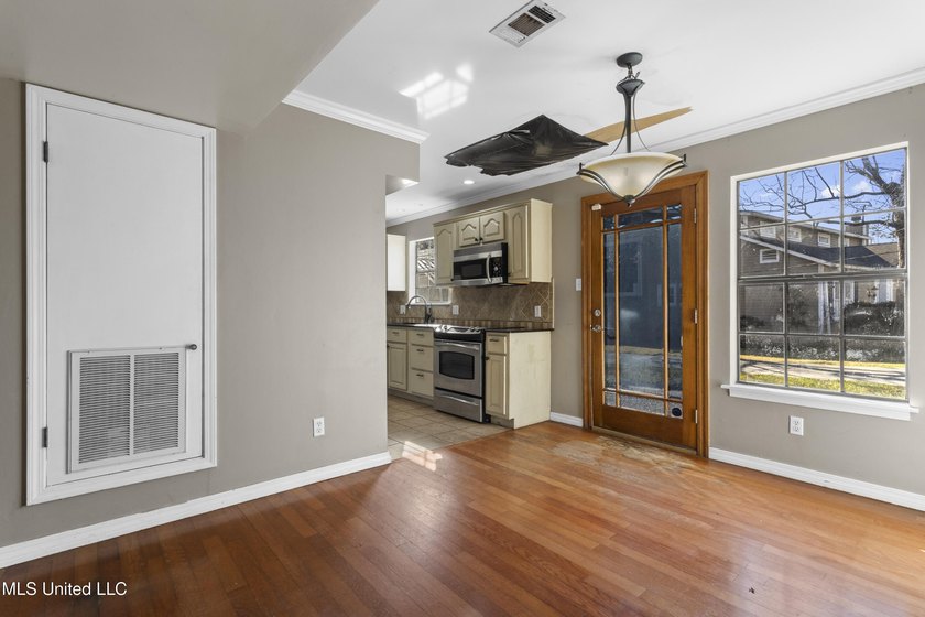 Rare opportunity to own a spacious home with an in-ground pool - photo 9