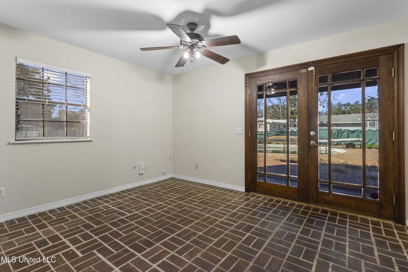 Rare opportunity to own a spacious home with an in-ground pool - photo 10