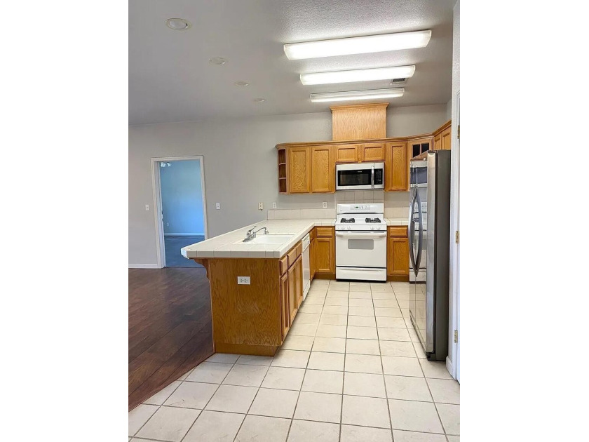 Fantastic Investment Opportunity! This duplex is ideally - photo 4