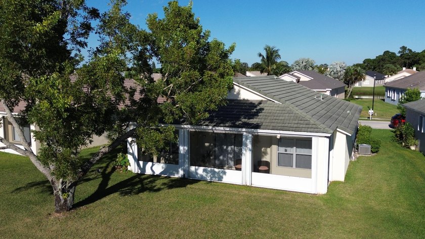 Beautifully maintained 3BR/2BA lake-view home in the gated - photo 4