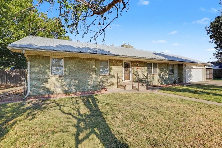 Welcome home to this spacious and inviting property offering an - photo 2