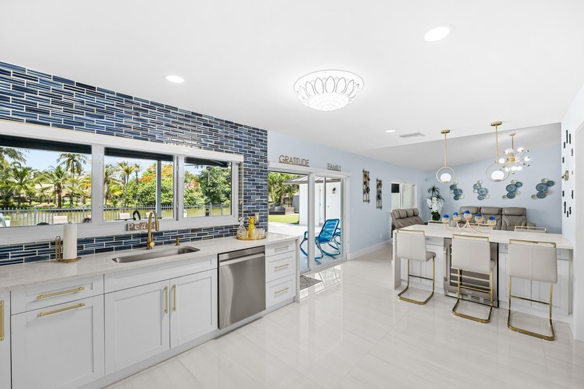 Welcome to this single-story residence in the desirable Lake - photo 20