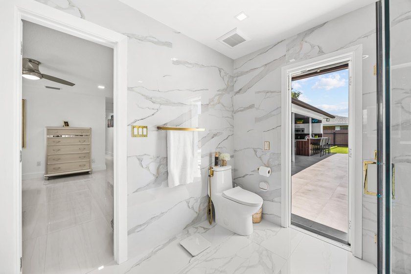 Welcome to this single-story residence in the desirable Lake - photo 29