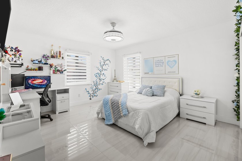 Welcome to this single-story residence in the desirable Lake - photo 30