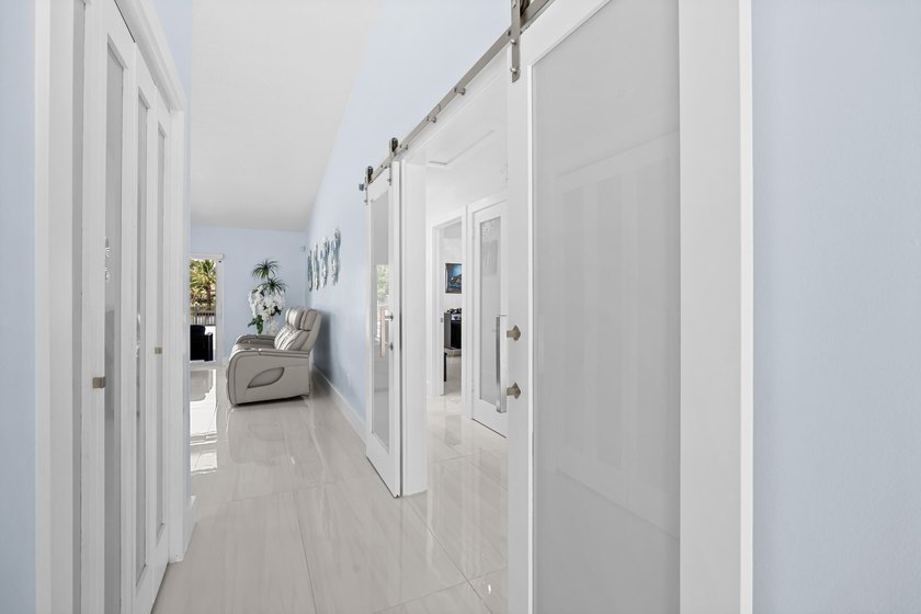 Welcome to this single-story residence in the desirable Lake - photo 33