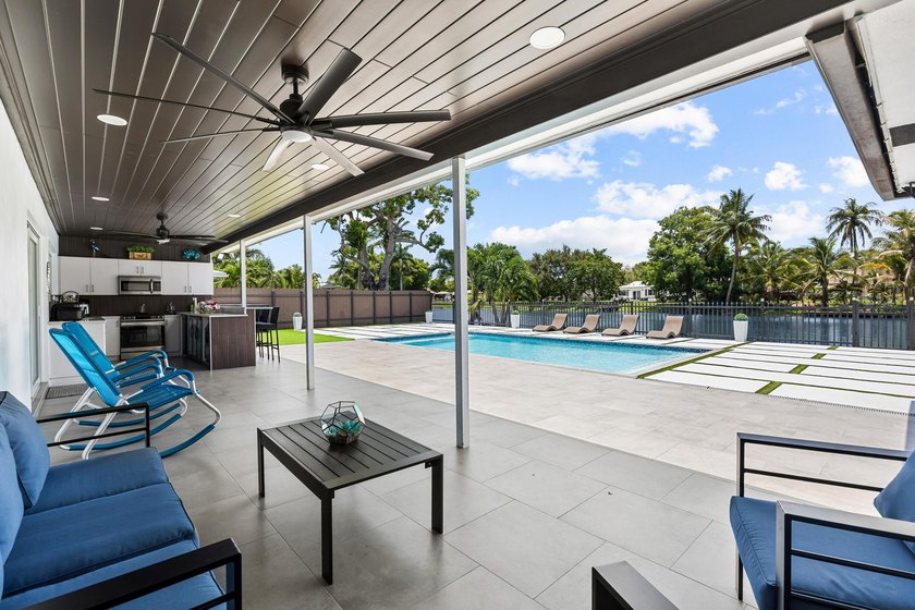 Welcome to this single-story residence in the desirable Lake - photo 41