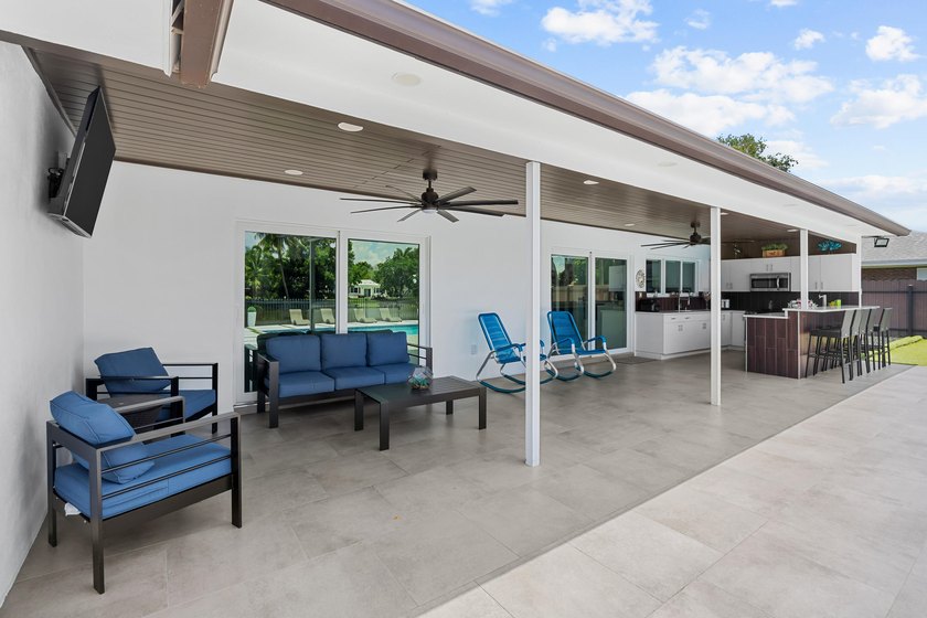 Welcome to this single-story residence in the desirable Lake - photo 43