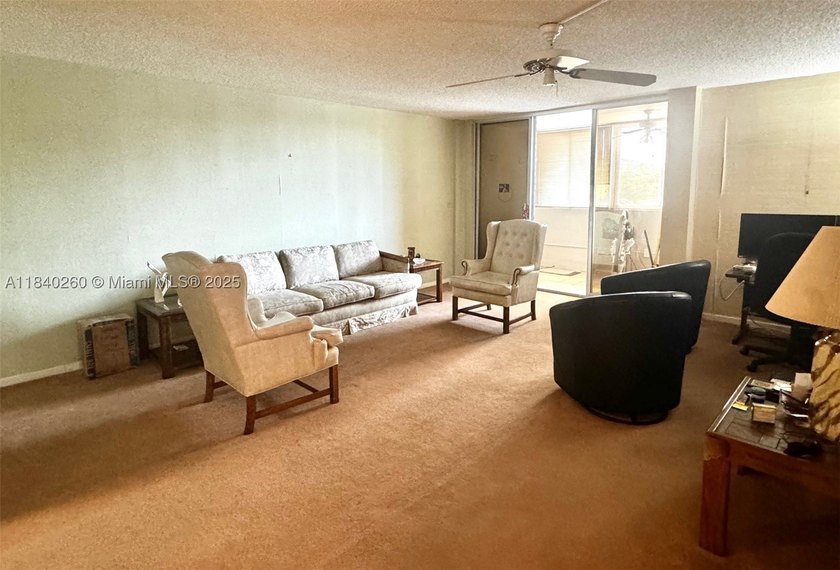 Spacious 2-Bed, 2-Bath condo overlooking the community, Lake - photo 8