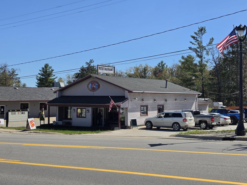 Offered for sale: ''Ellie's 12 Tables,'' an owner-operated diner - photo 4