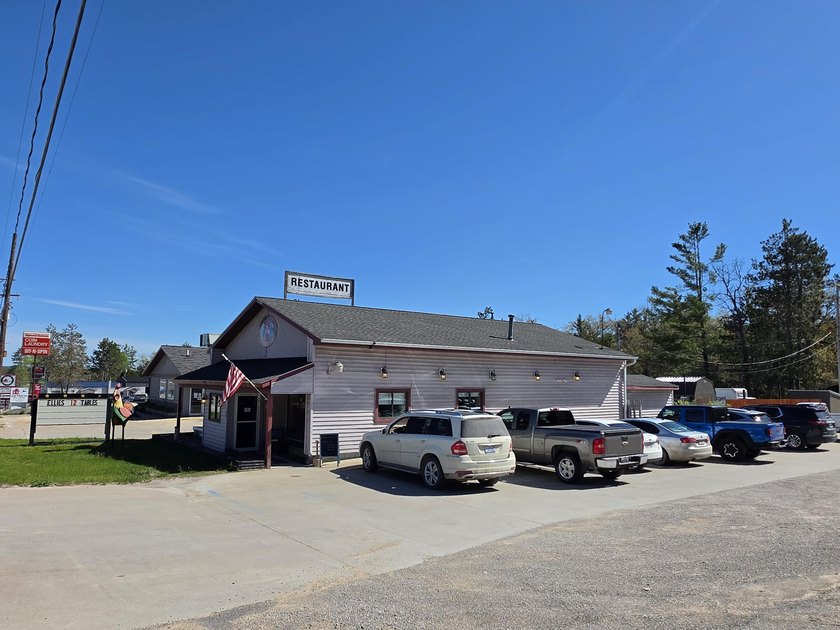 Offered for sale: ''Ellie's 12 Tables,'' an owner-operated diner - photo 5