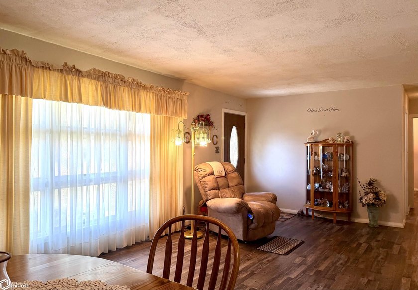 This well-maintained 2-bedroom home offers a functional layout - photo 8