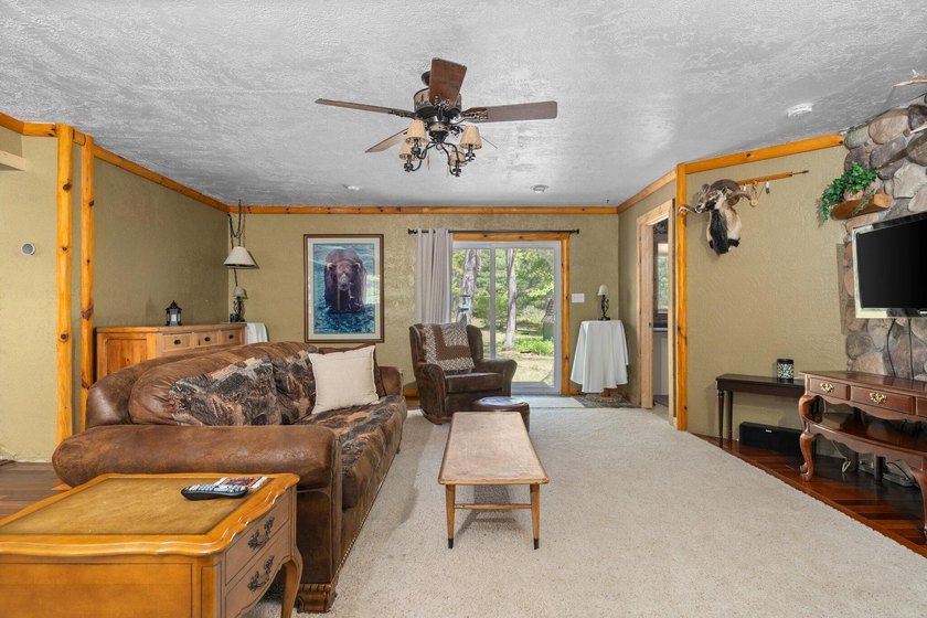 COMPETITIVELY PRICED TO SELL! This recently renovated, FULLY - photo 10