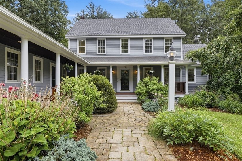 Welcome to this beautifully updated Colonial set on 1.74 acres - photo 4