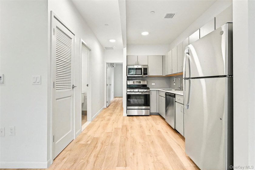 Welcome to the Soundview Park Townhouses. This is New - photo 9
