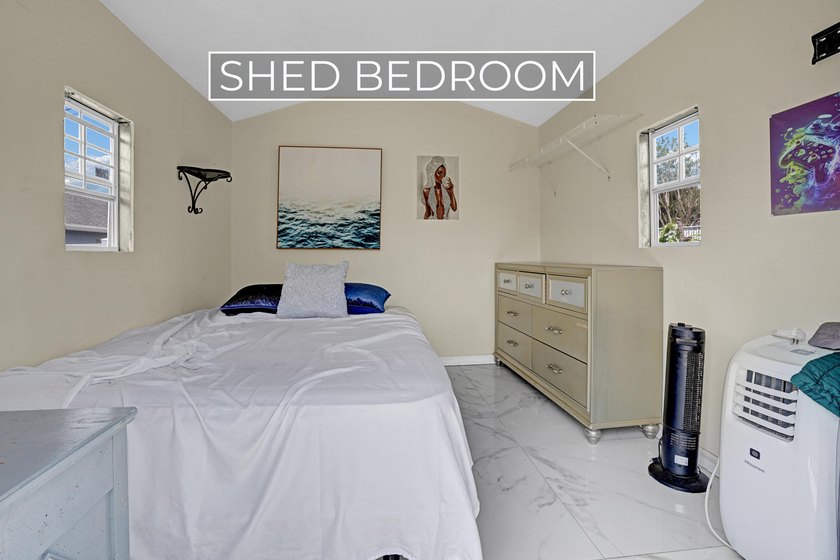 All the room you will ever need ! This immaculate CONCRETE BLOCK - photo 10