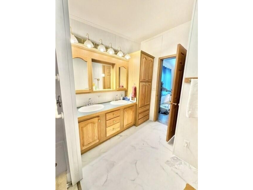 One of the best floor plans.Ice cold air cond and home generator - photo 15