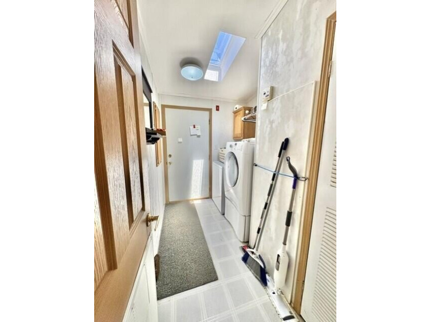 One of the best floor plans.Ice cold air cond and home generator - photo 18