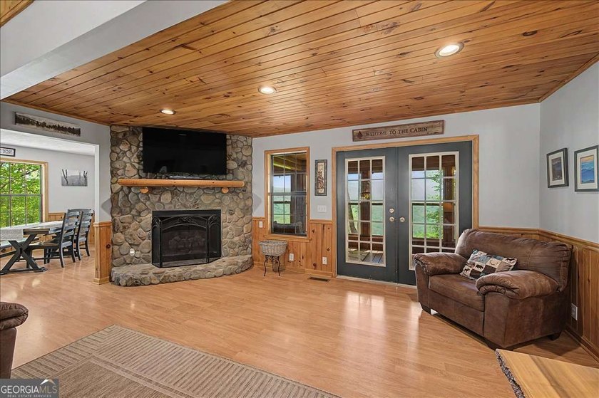 This spectacular North Georgia mountain retreat has been - photo 10